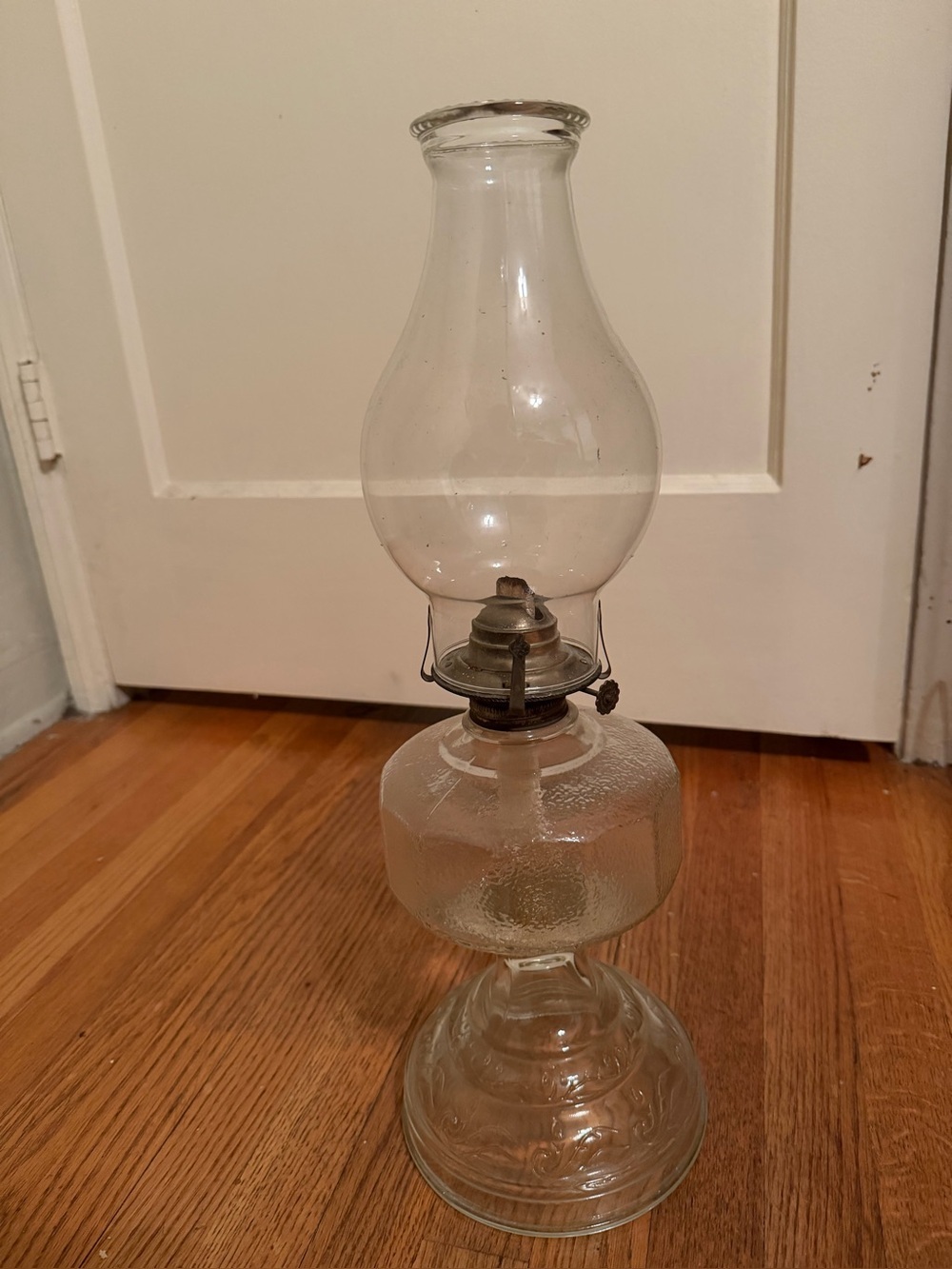 Clear Glass Vintage-Style Oil Lamp - Clear
